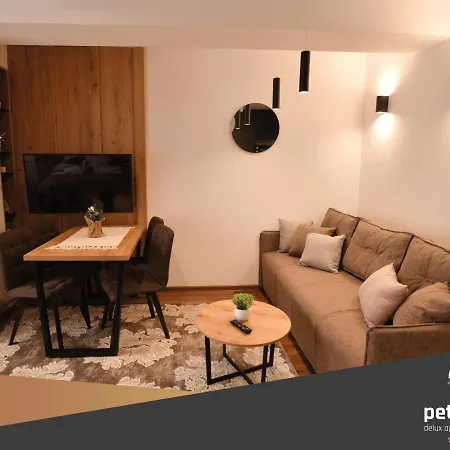 Petica Kop A8 アパートホテル 4*