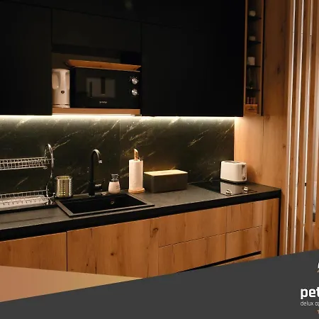 Petica Kop A8 アパートホテル