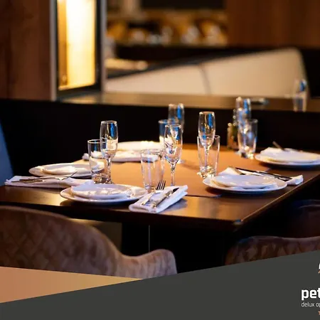 Petica Kop A8 アパートホテル 4*