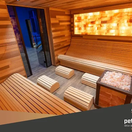 Petica Kop A8 アパートホテル 4*